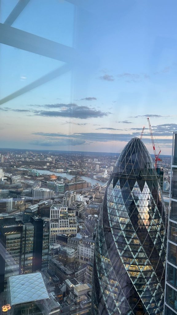 Vistas a la ciudad financiera de Londres de día