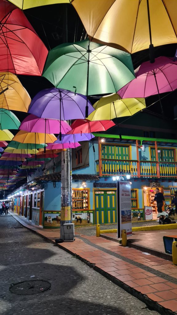 Calle de los paraguas Guatapé